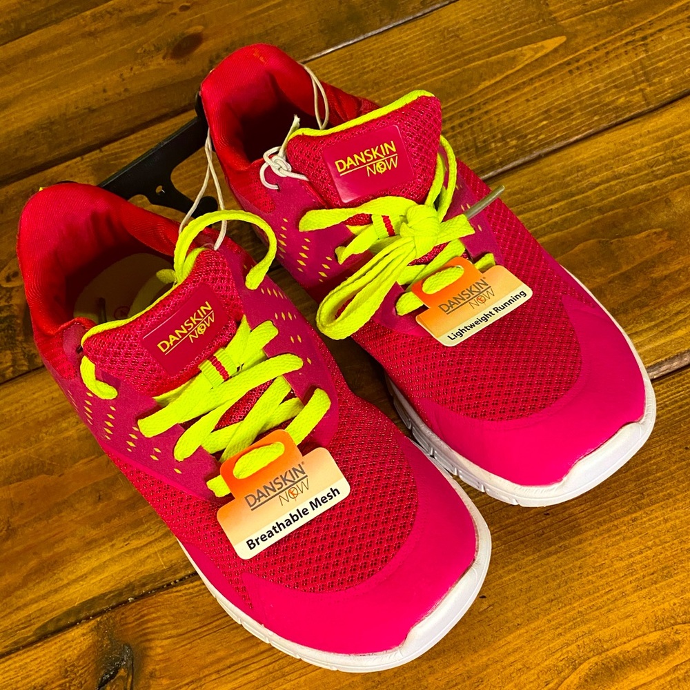 ❤️ 5/25 NWT NEW Danskin Athletic Girls Basketball Track Dance Running Shoe